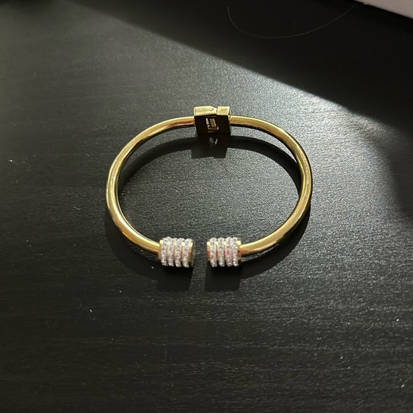 Jewelry - 🔥 LIKE NEW BRACELET 🔥